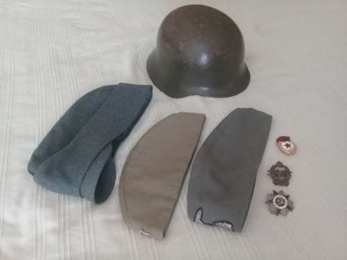 LOT of military Hats/Caps and 3 cap Badges